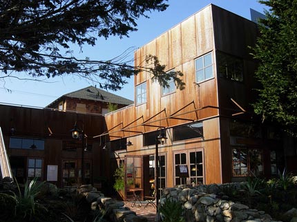 Wave Street Studios and Quock Mui Tea Room / Boutique